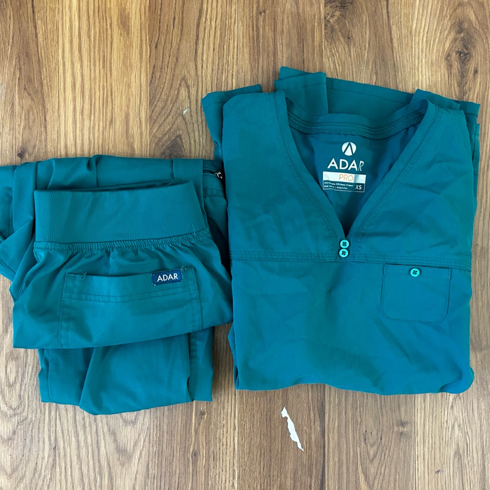 Scrub set jogger style